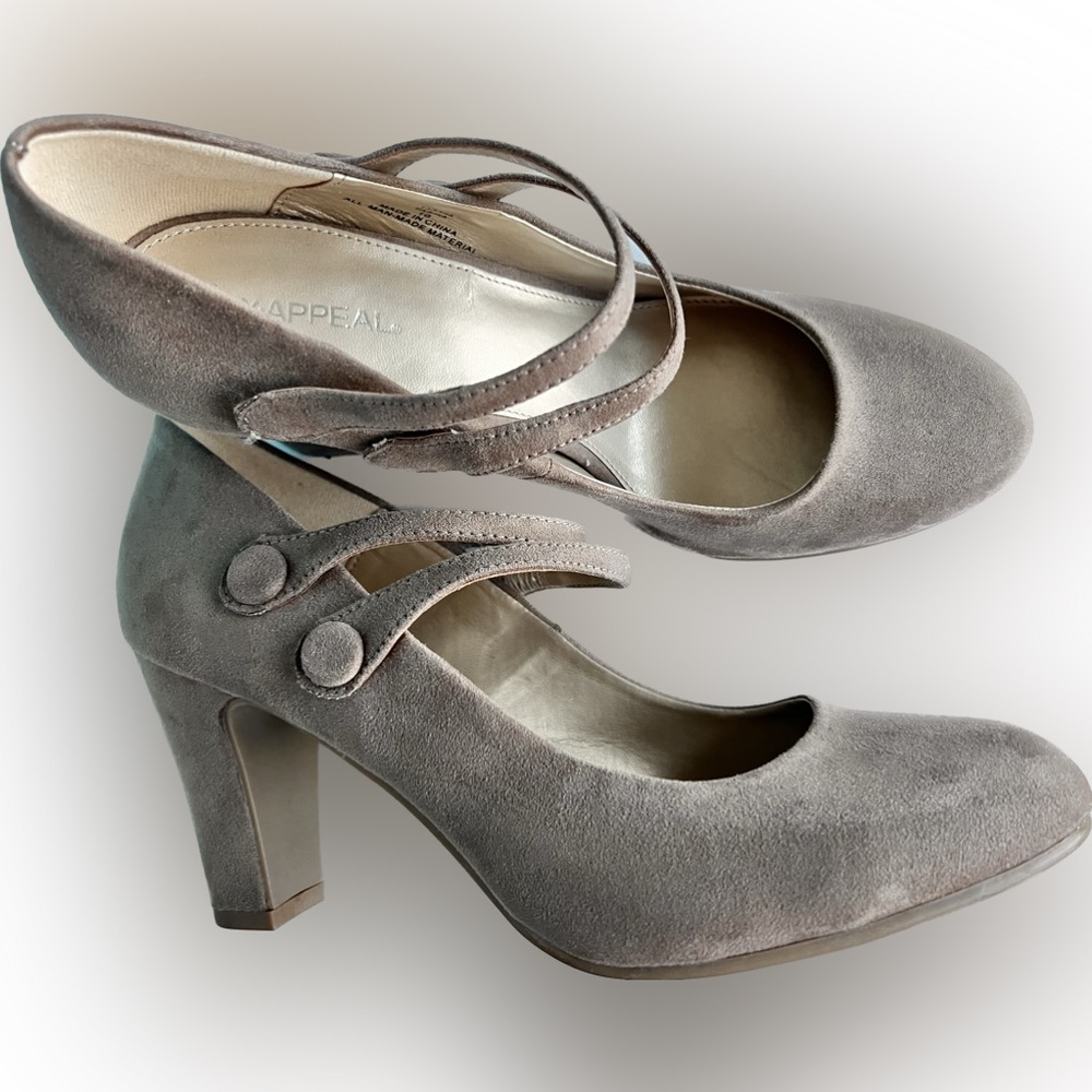 Xappeal Womens Suede Tan Shoes, size 10  3 inch heels